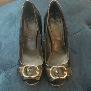 Gucci Black Leather Heels with Silver    Eur size 39 1/2 Good Condition